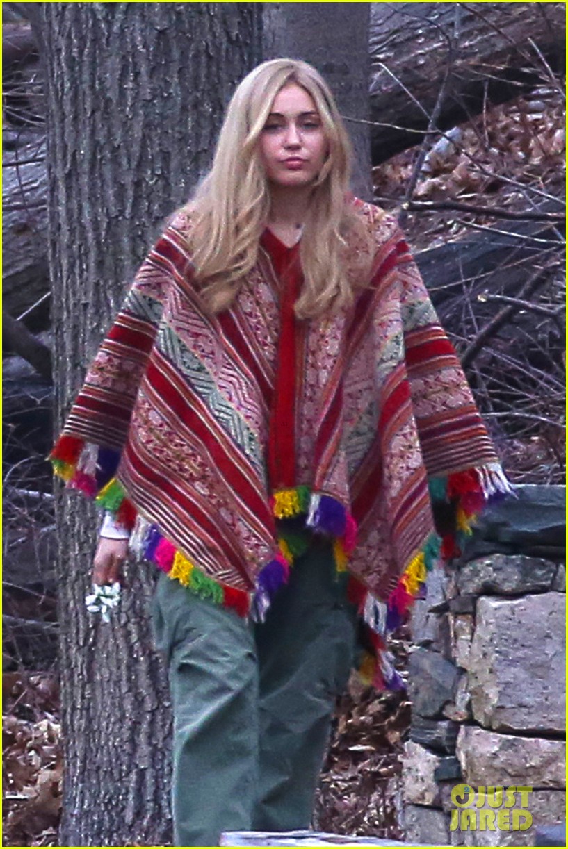 miley cyrus brings back long hair for woody allen project 05