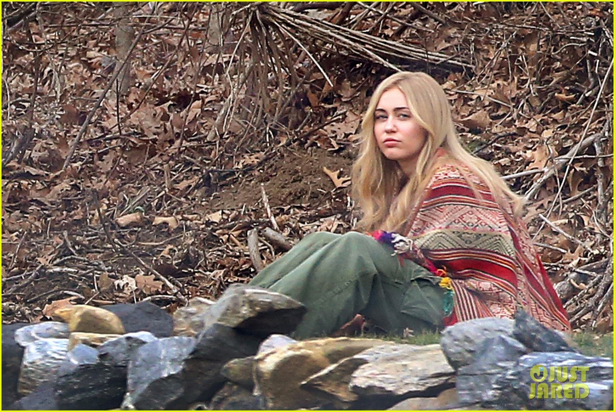 miley cyrus brings back long hair for woody allen project 07