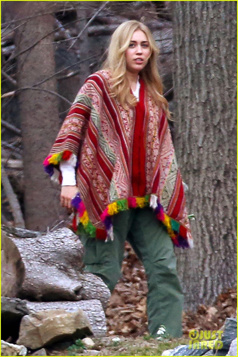 miley cyrus brings back long hair for woody allen project 16