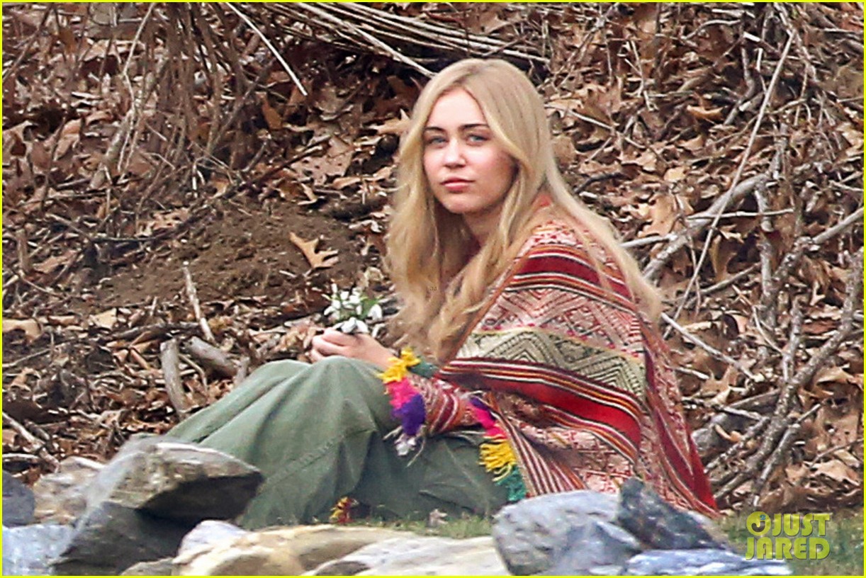miley cyrus brings back long hair for woody allen project 17
