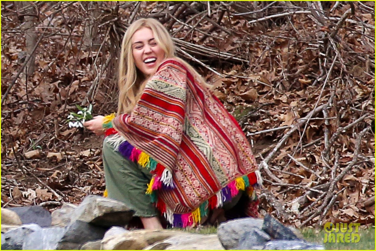 miley cyrus brings back long hair for woody allen project 22