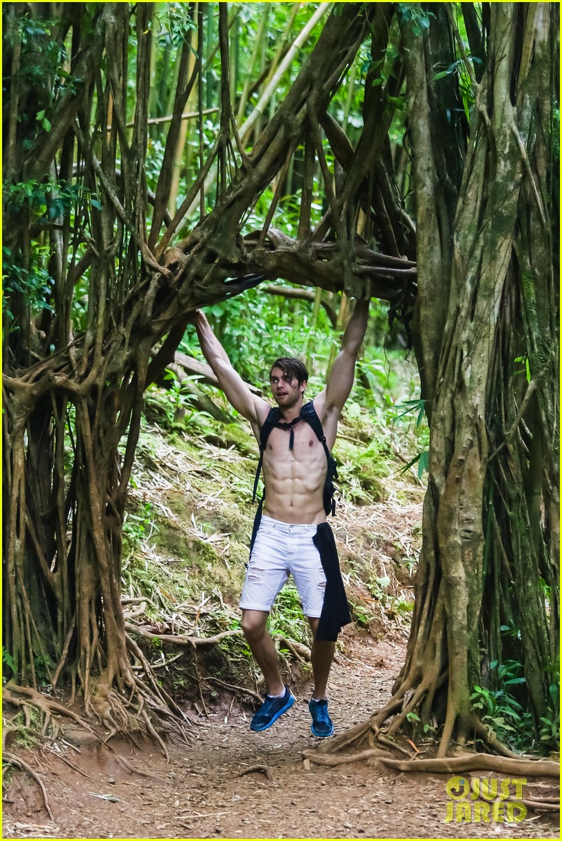 pierson fode shirtless in hawaii 11