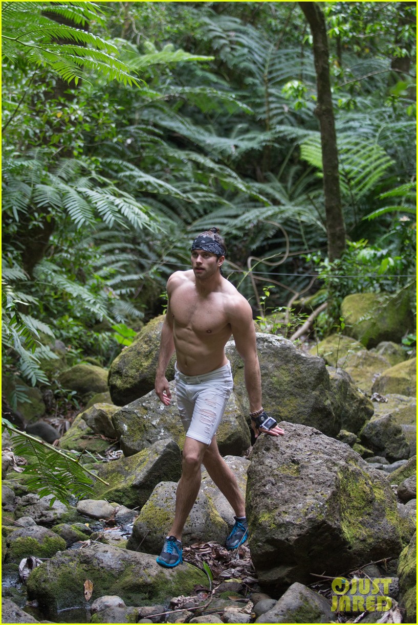 pierson fode shirtless in hawaii 25