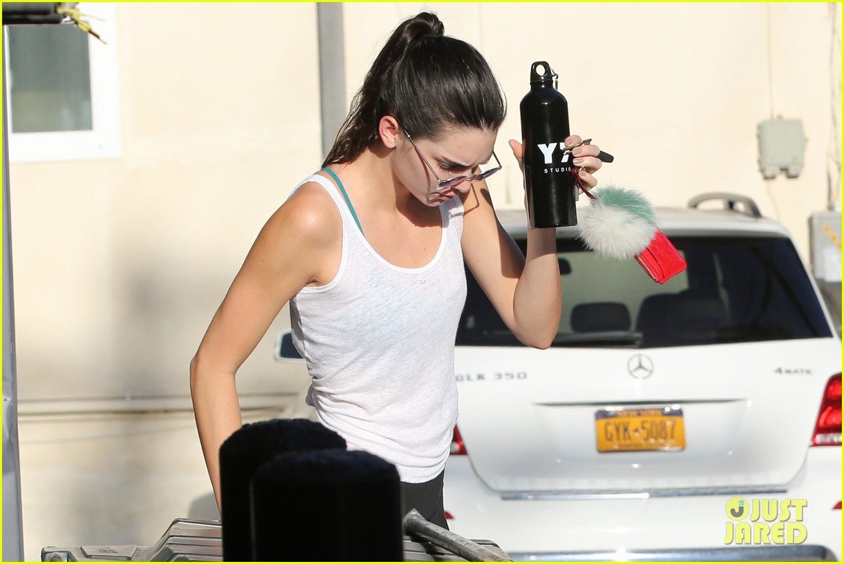 kendall jenner hailey baldwin hang out gym after img news 08