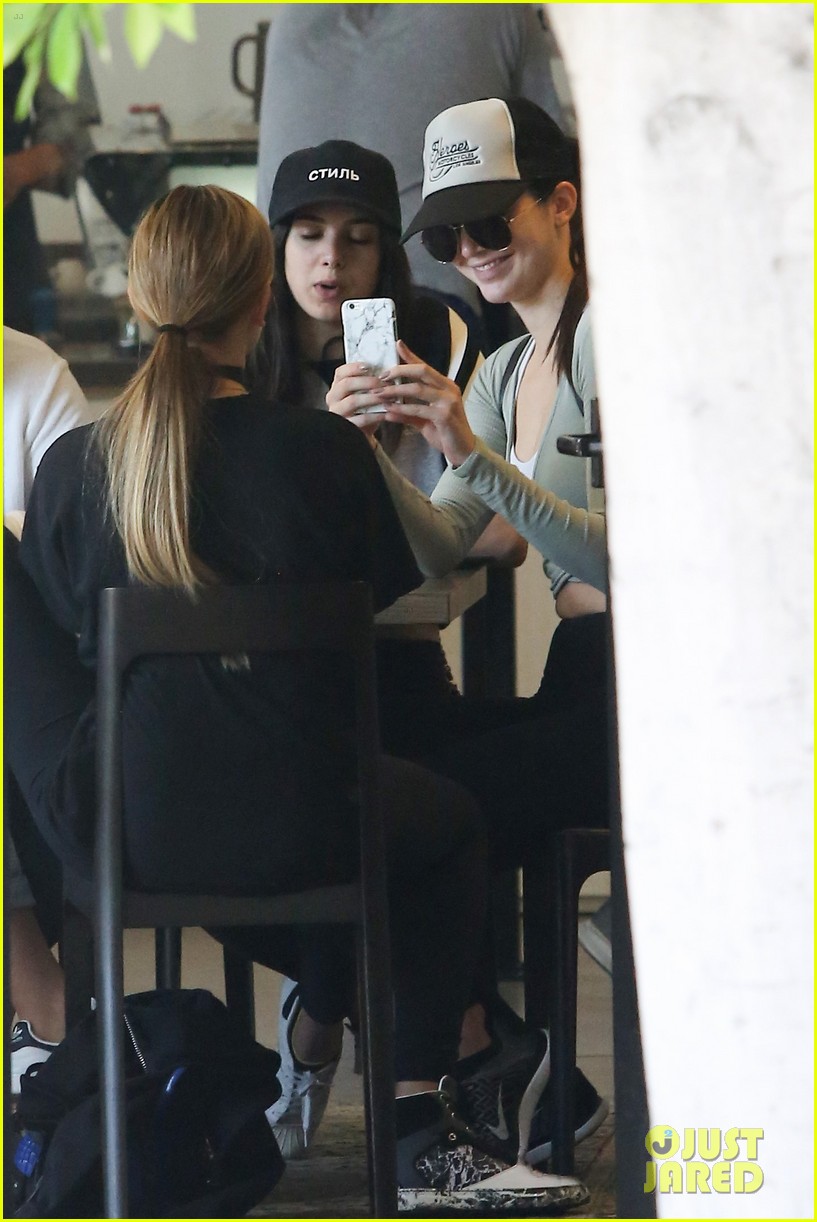 kendall jenner hailey baldwin hang out gym after img news 13