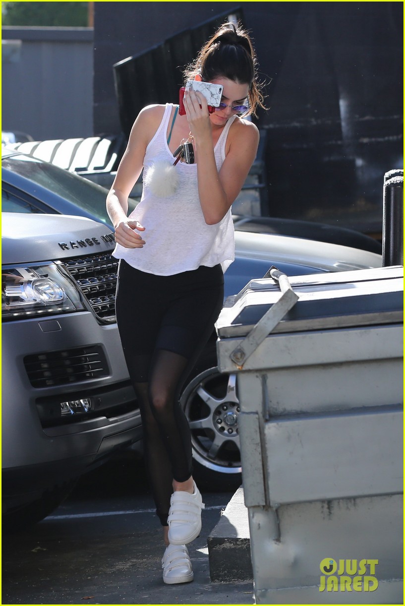 kendall jenner hailey baldwin hang out gym after img news 20