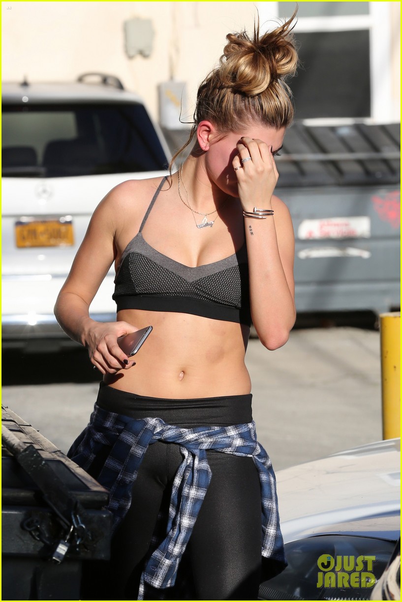 kendall jenner hailey baldwin hang out gym after img news 22
