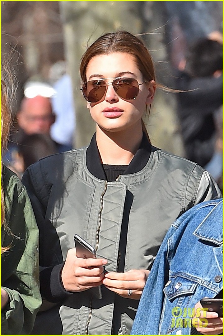 hailey baldwin steps out in nyc after paris fashion week 02