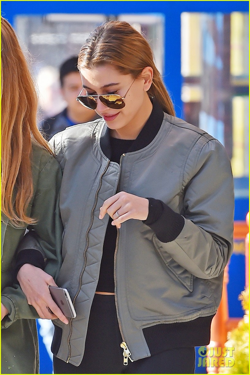 hailey baldwin steps out in nyc after paris fashion week 14