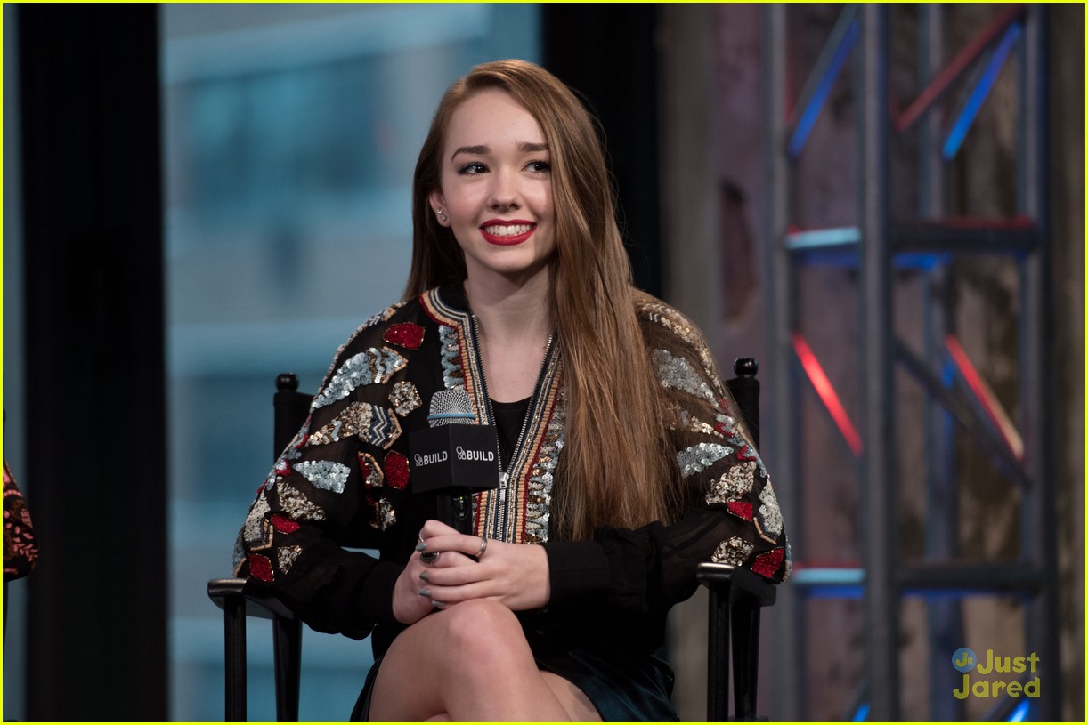 holly taylor talks paige americans aol build 04