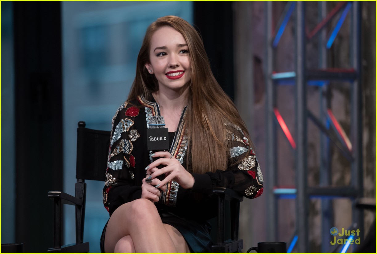 holly taylor talks paige americans aol build 09
