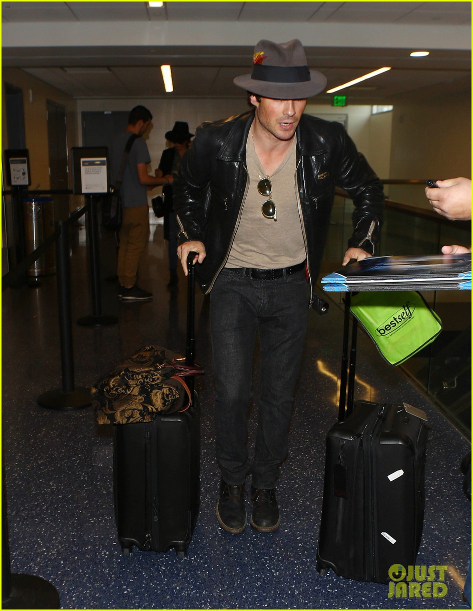 ian somerhalder nikki reed fly out lax after oscars 02