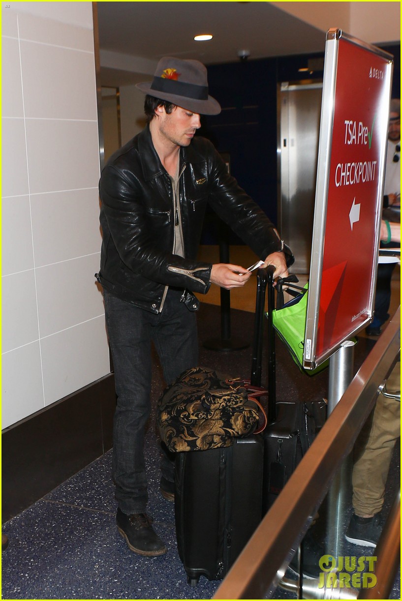 ian somerhalder nikki reed fly out lax after oscars 05