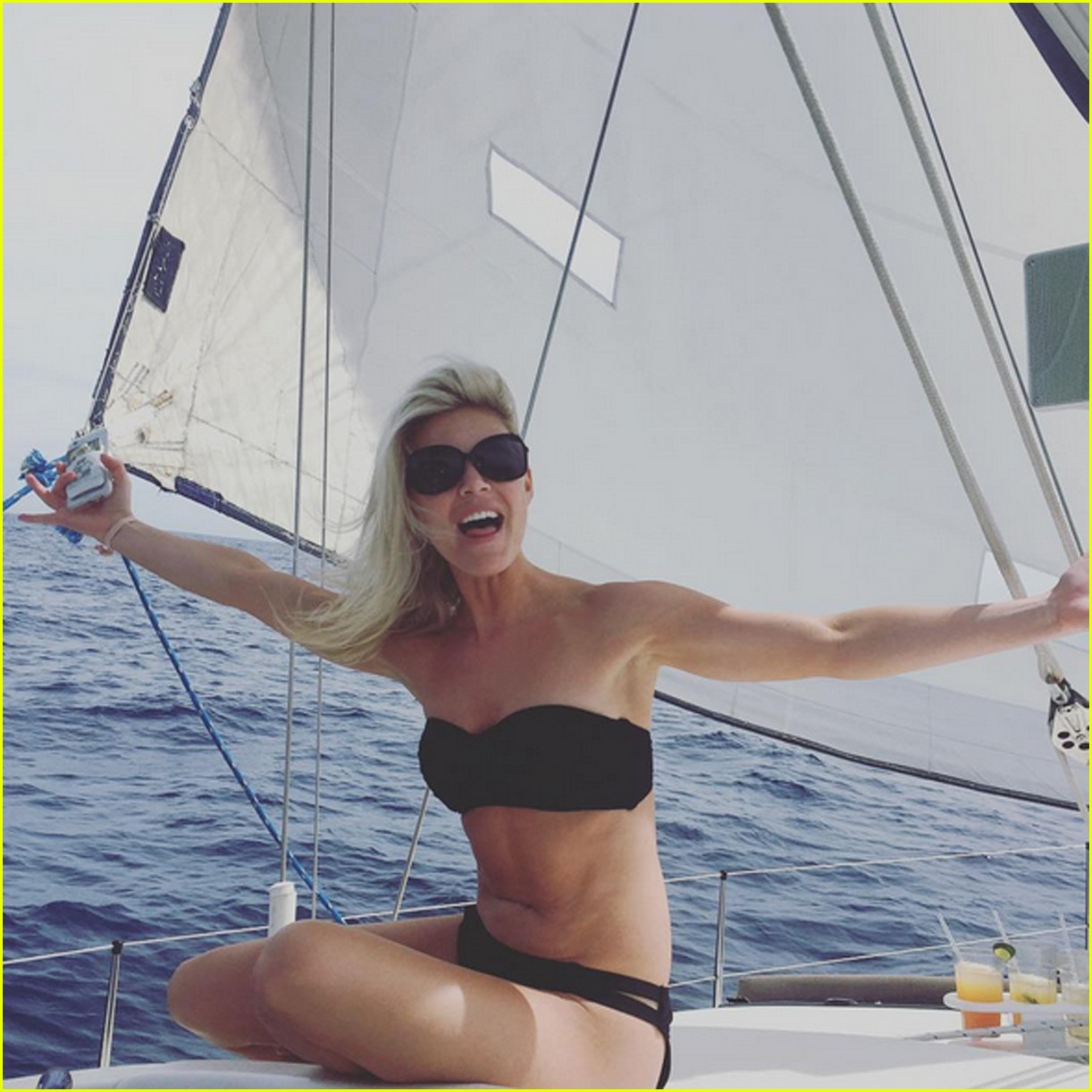 julianne hough mom sisters cabo 04