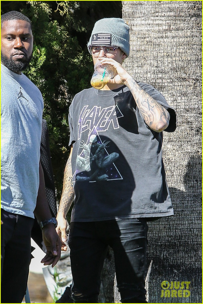 justin bieber plays a morning game of mini golf 11