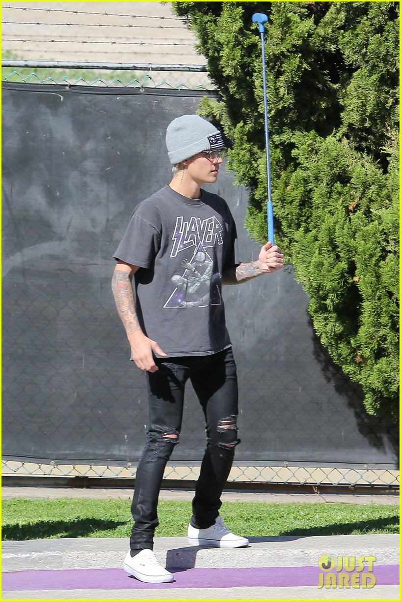 justin bieber plays a morning game of mini golf 18