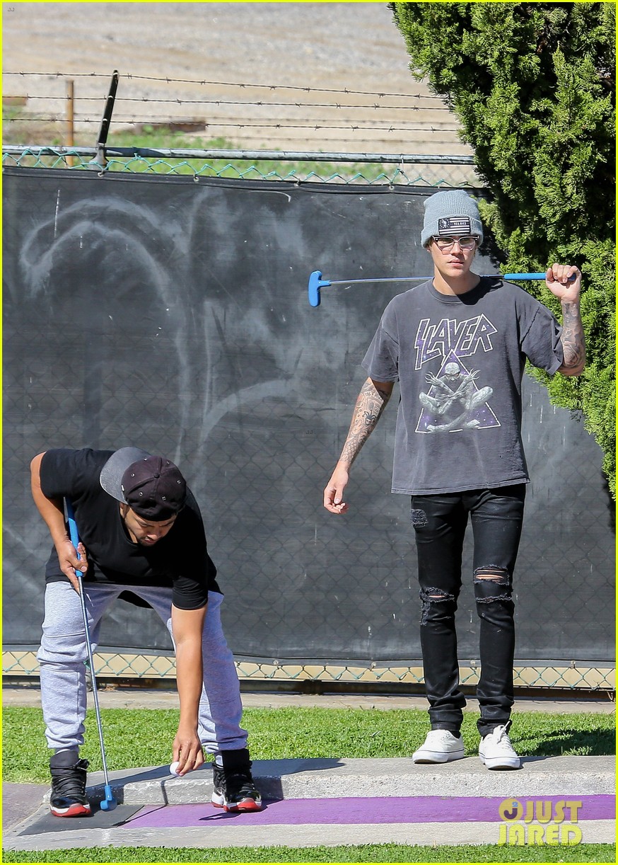 justin bieber plays a morning game of mini golf 24