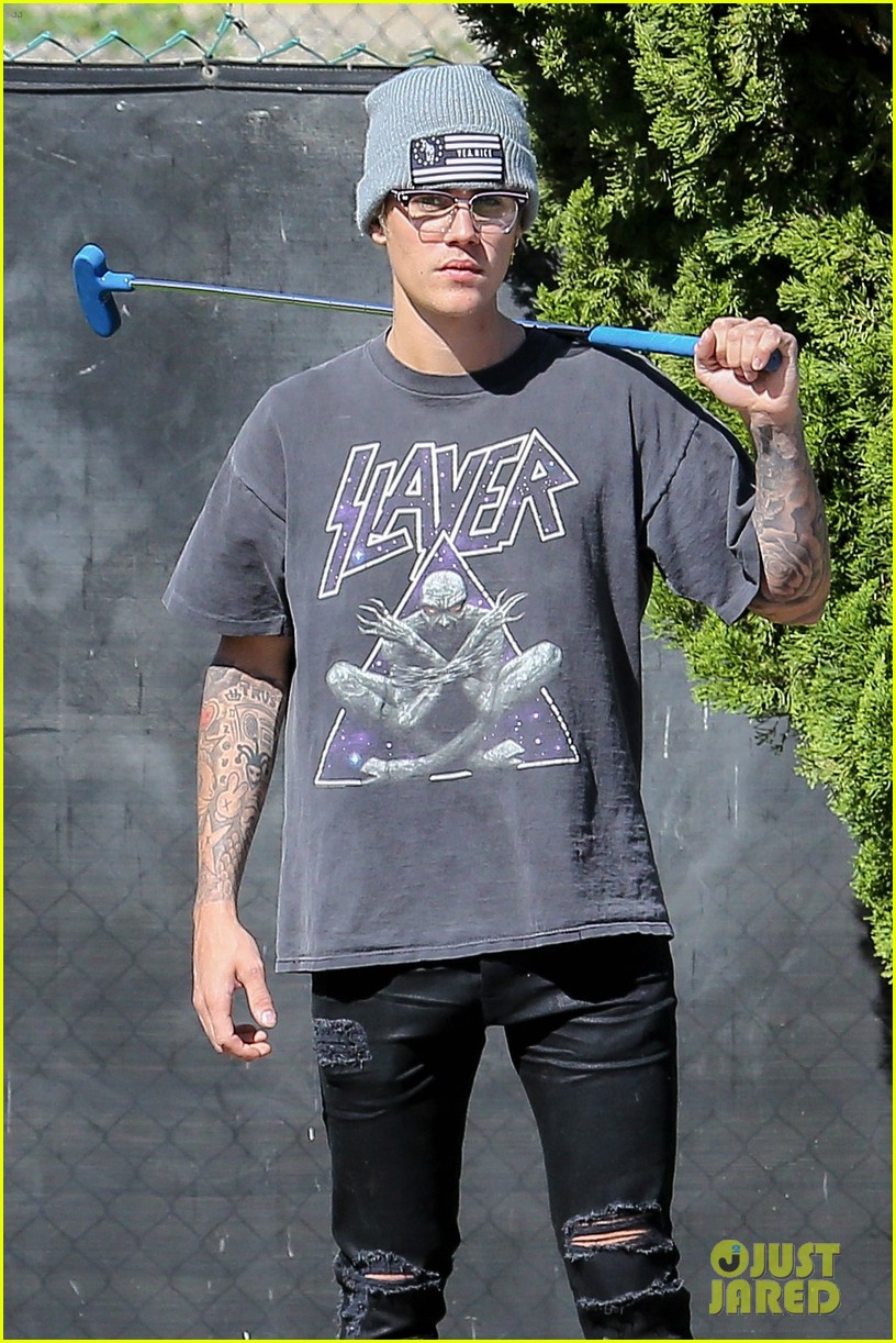 justin bieber plays a morning game of mini golf 37