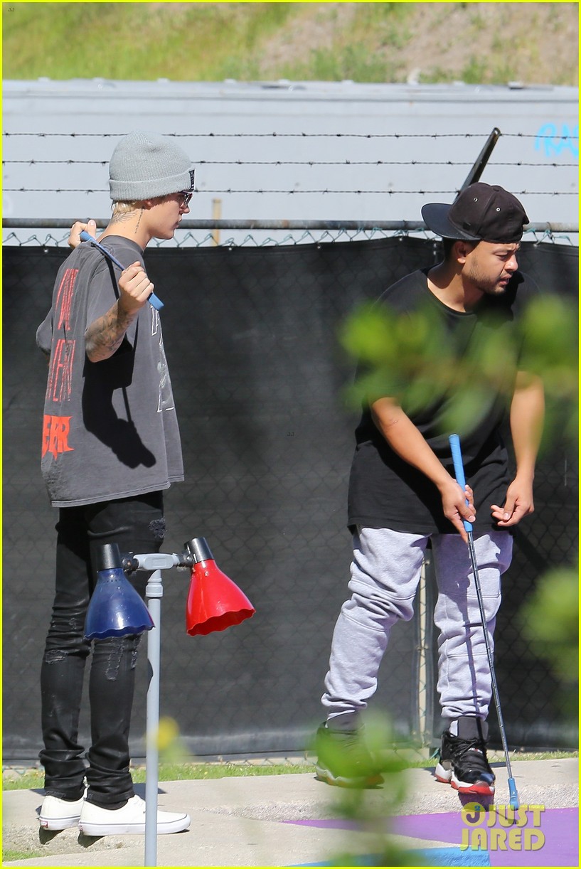 justin bieber plays a morning game of mini golf 42