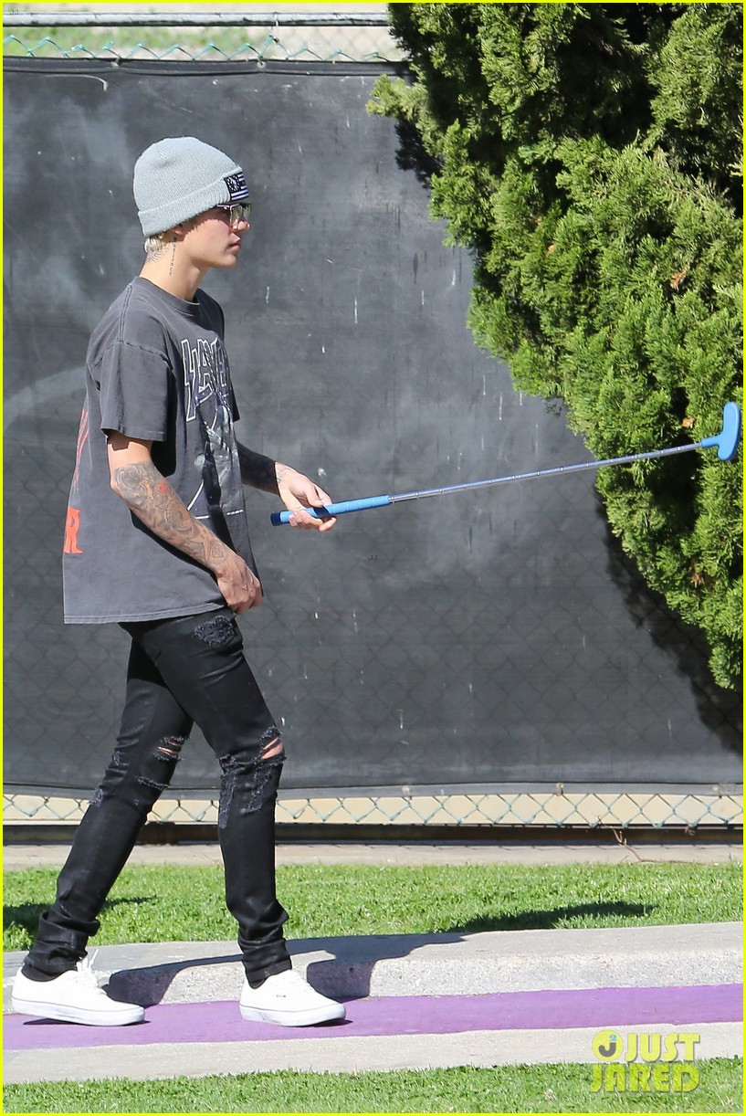 justin bieber plays a morning game of mini golf 45