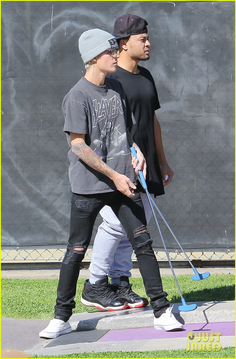 justin bieber plays a morning game of mini golf 46
