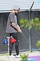 justin bieber plays a morning game of mini golf 01