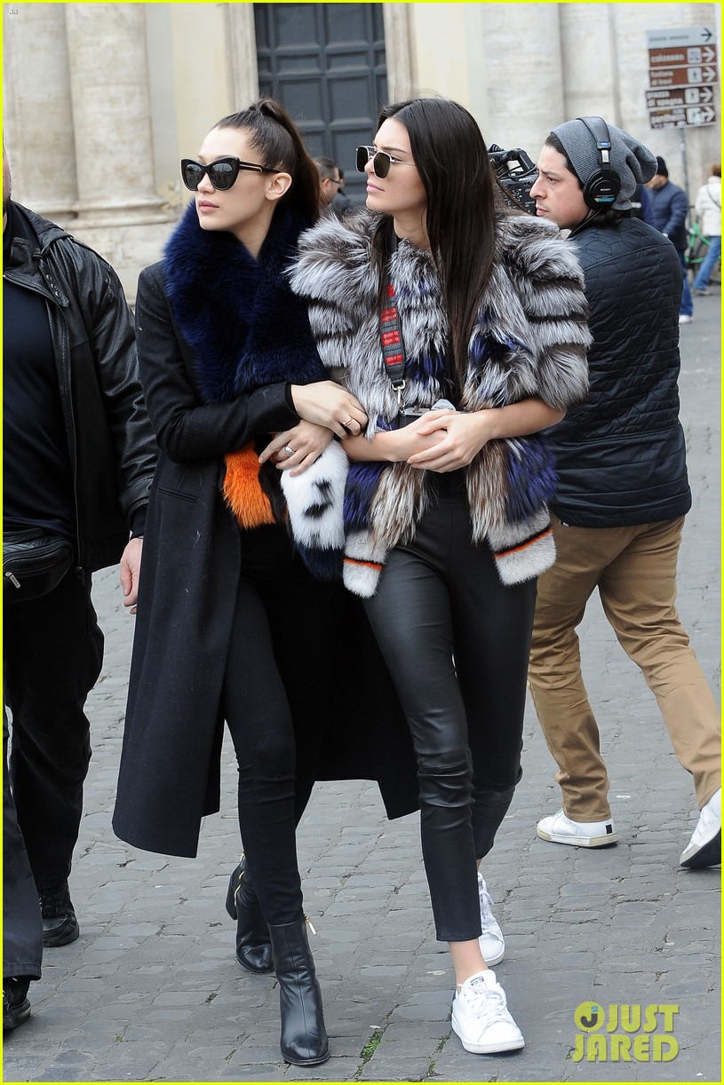 kendall jenner brings her film camera to rome 02