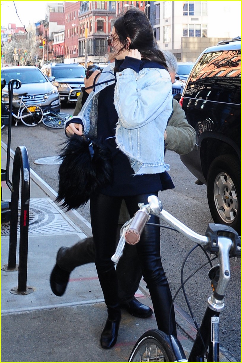 kendall jenner literal parazzi run in 04