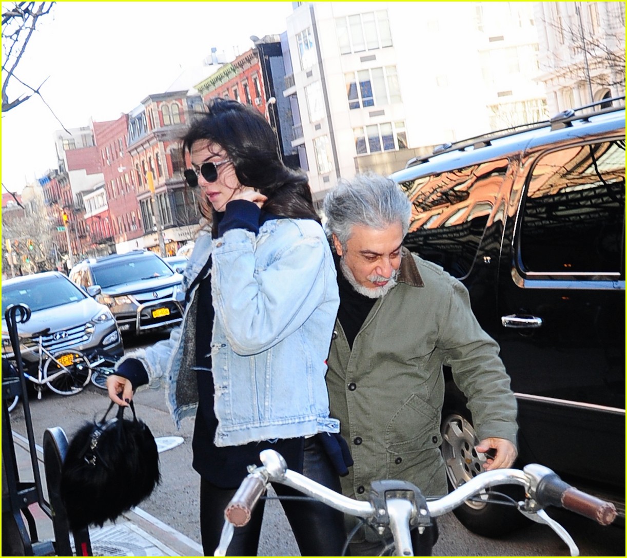 kendall jenner literal parazzi run in 15