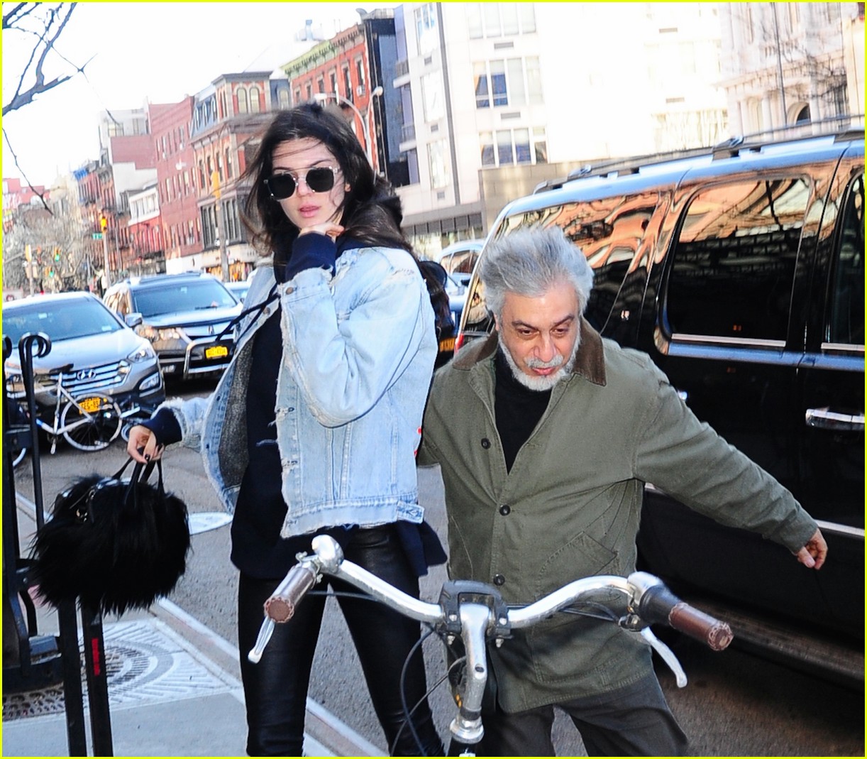 kendall jenner literal parazzi run in 17