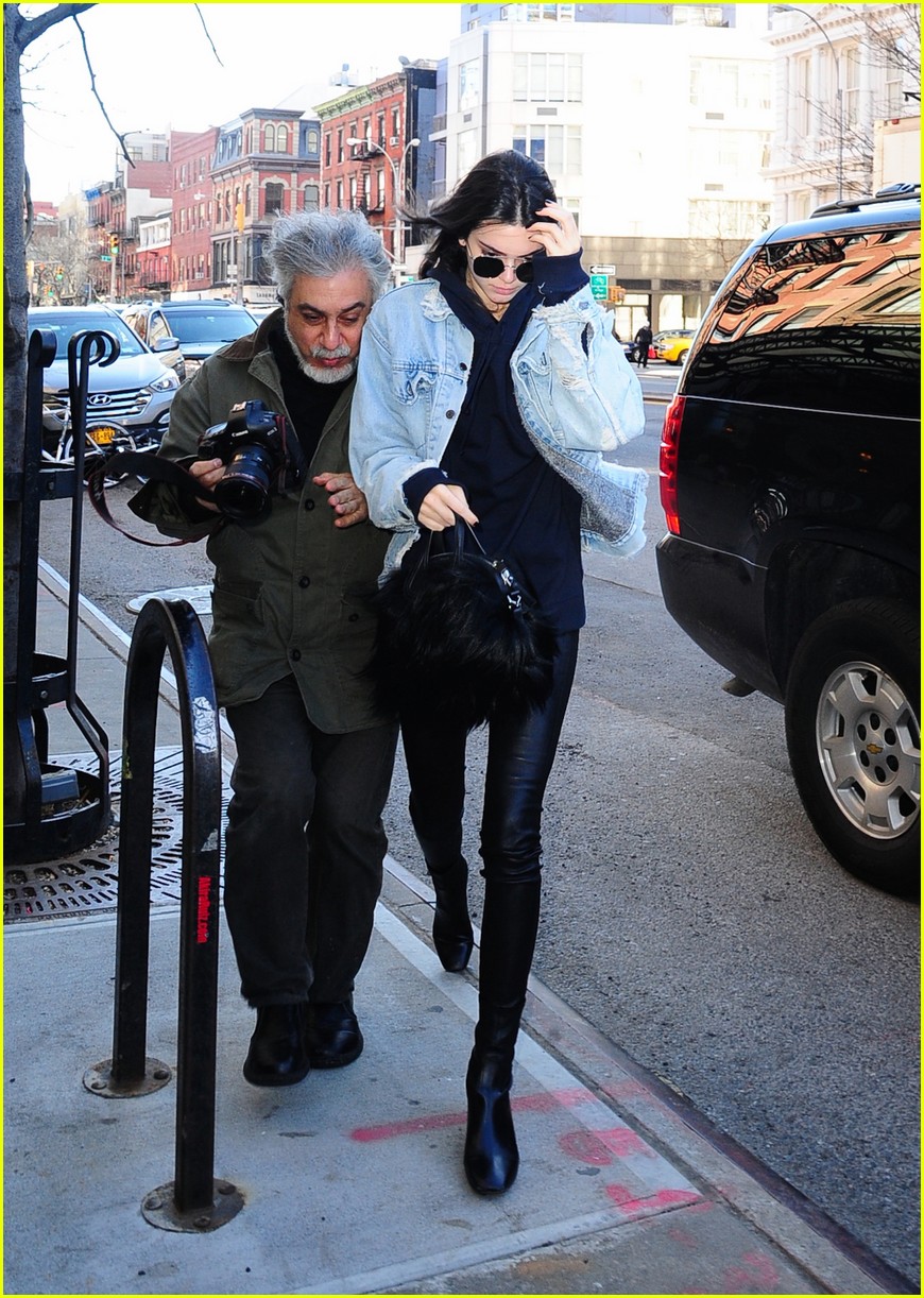 kendall jenner literal parazzi run in 20