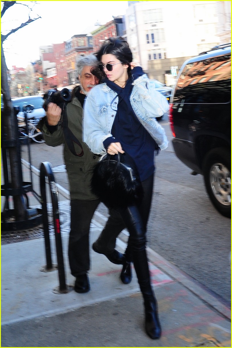 kendall jenner literal parazzi run in 22