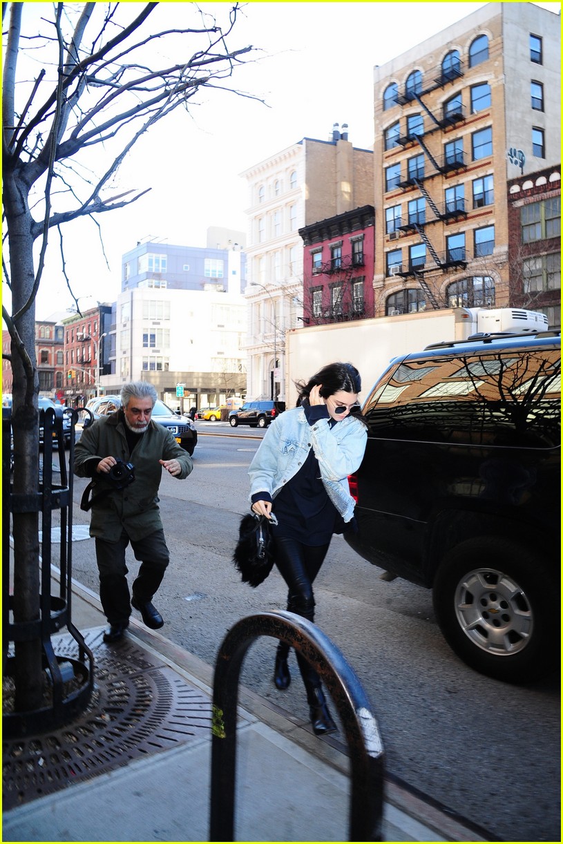 kendall jenner literal parazzi run in 28