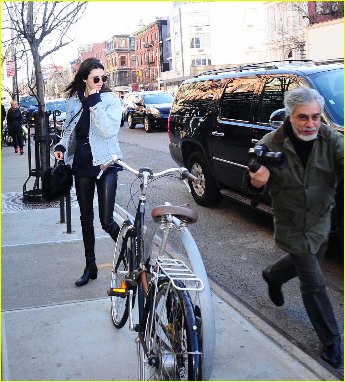 kendall jenner literal parazzi run in 30