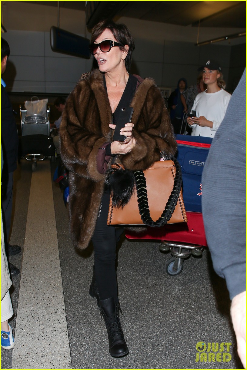 kris jenner spots kendall at the airport 04