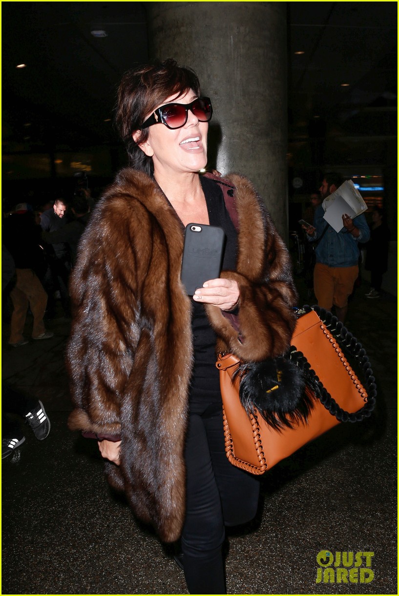 kris jenner spots kendall at the airport 14