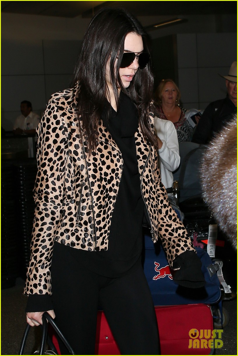 kris jenner spots kendall at the airport 15