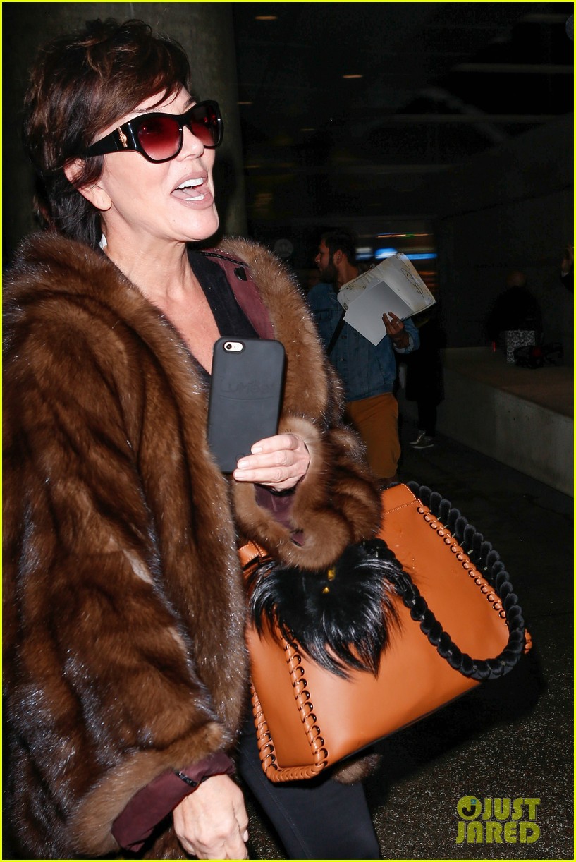 kris jenner spots kendall at the airport 22