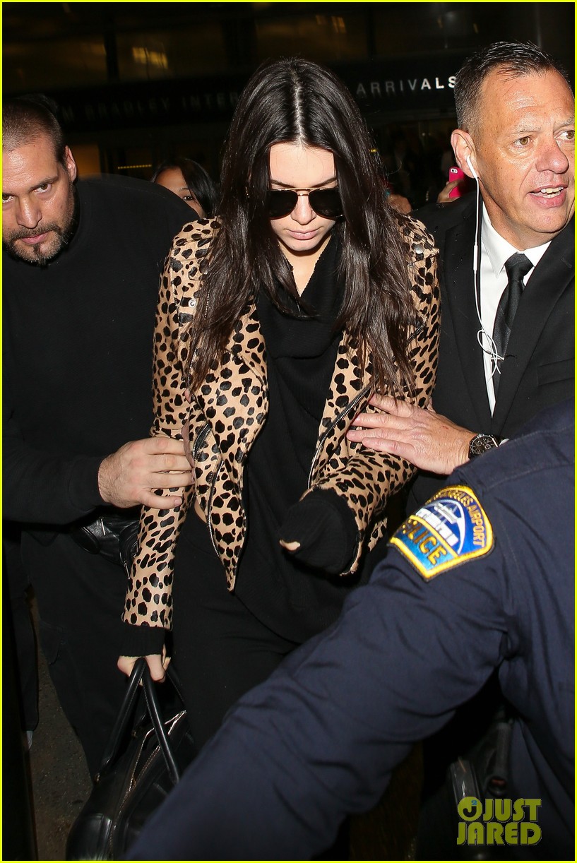 kris jenner spots kendall at the airport 28