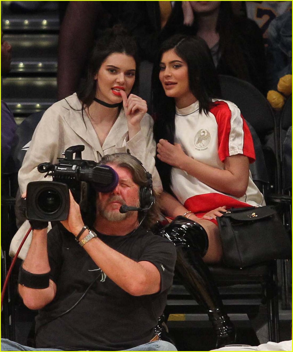 kylie jenner says she sees rob all the time 38