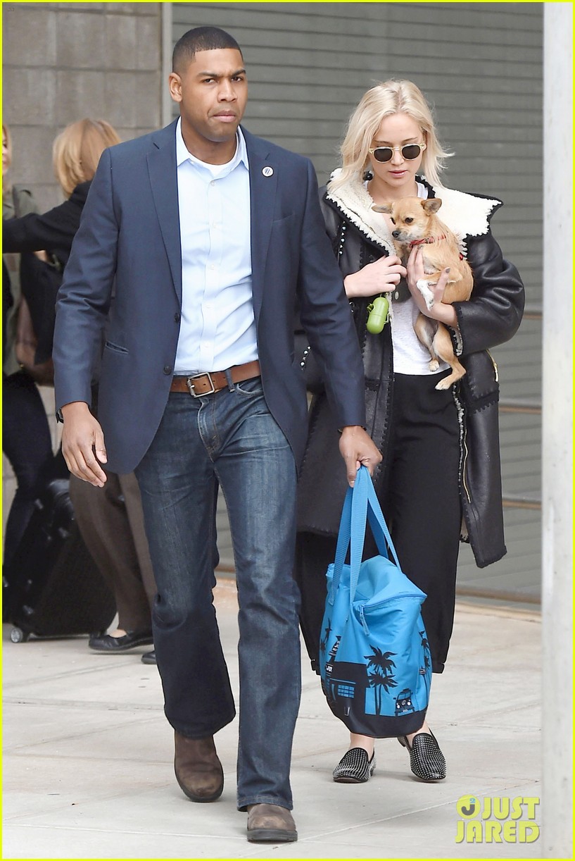 jennifer lawrence arrives in nyc with pup 04