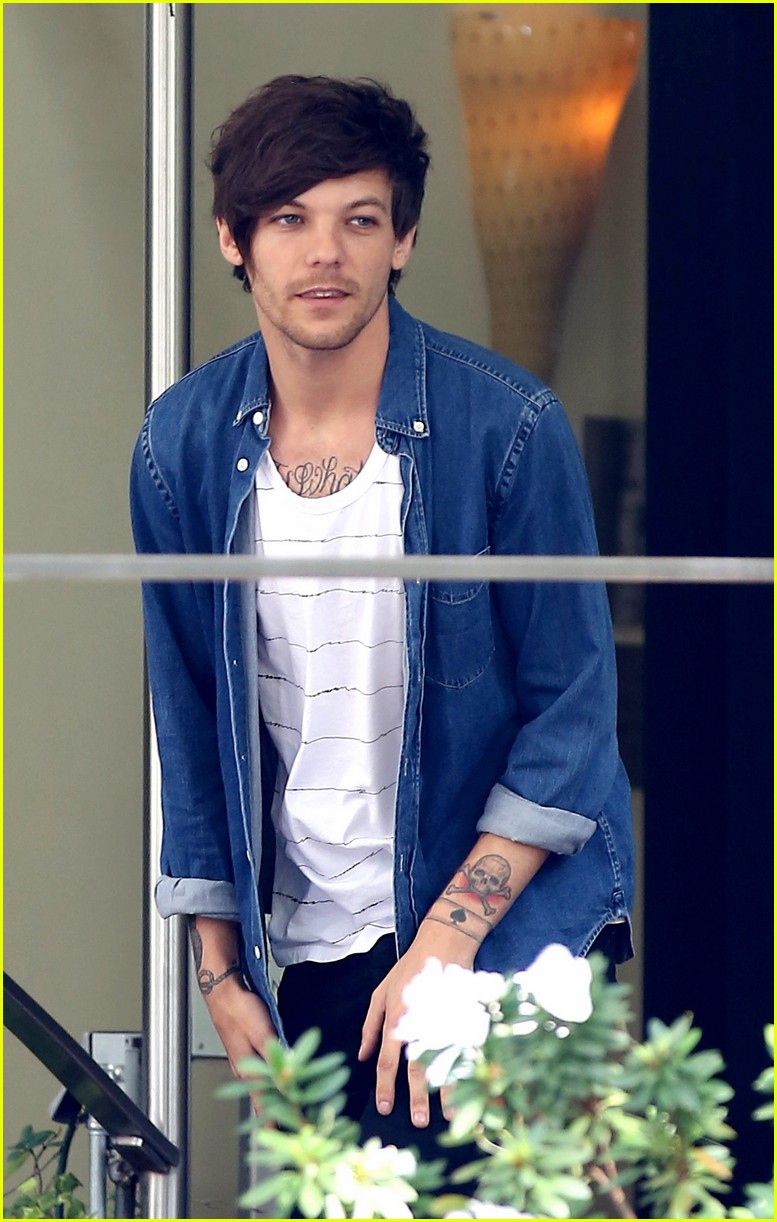 louis tomlinson visits danielle campbell hotel 06