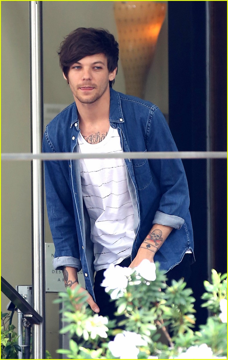 louis tomlinson visits danielle campbell hotel 10