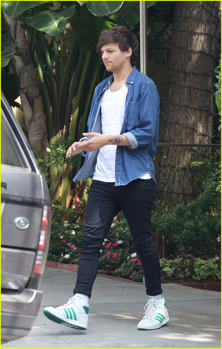 louis tomlinson visits danielle campbell hotel 11