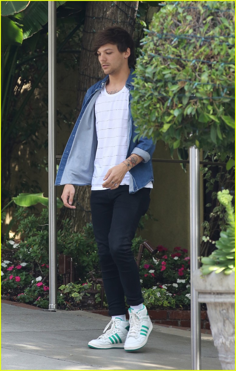 louis tomlinson visits danielle campbell hotel 13