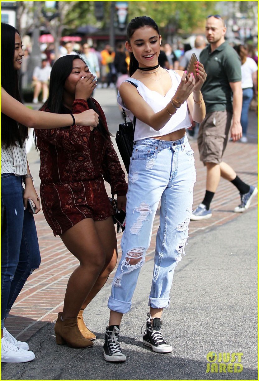 madison beer fans grove shopping 07