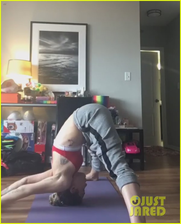 miley cyrus yoga poses moves video 02