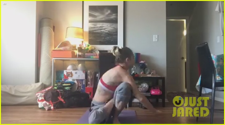 miley cyrus yoga poses moves video 04