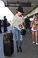 nikki reed passes out sweet notes to strangers 06