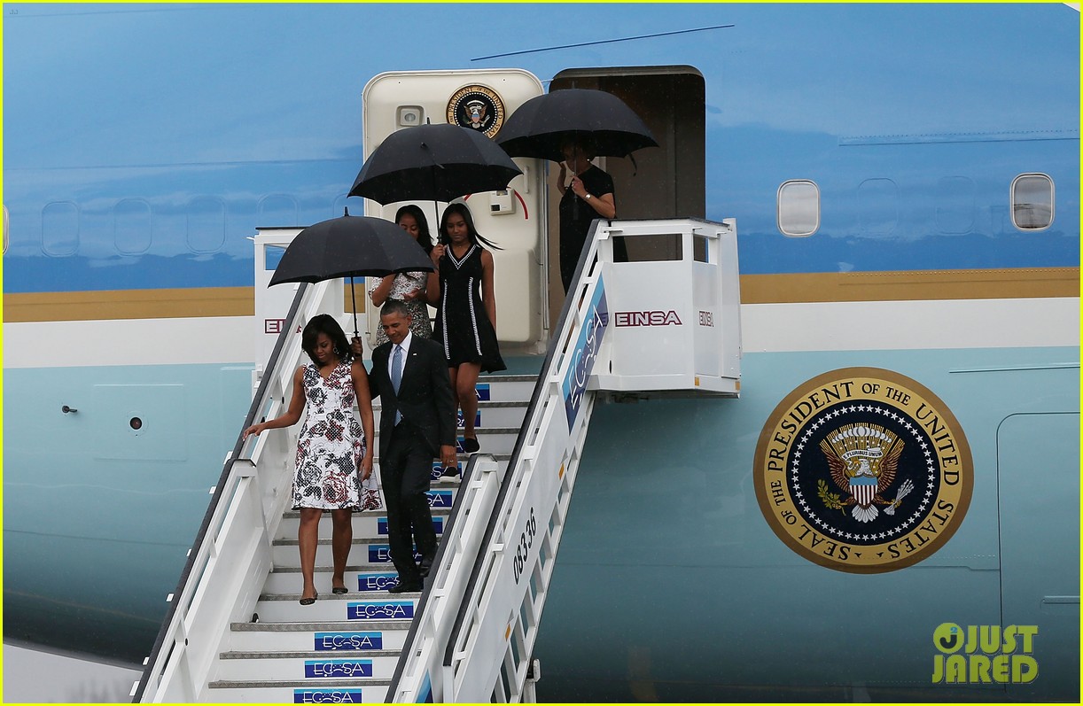 president obama family arrive in cuba 08